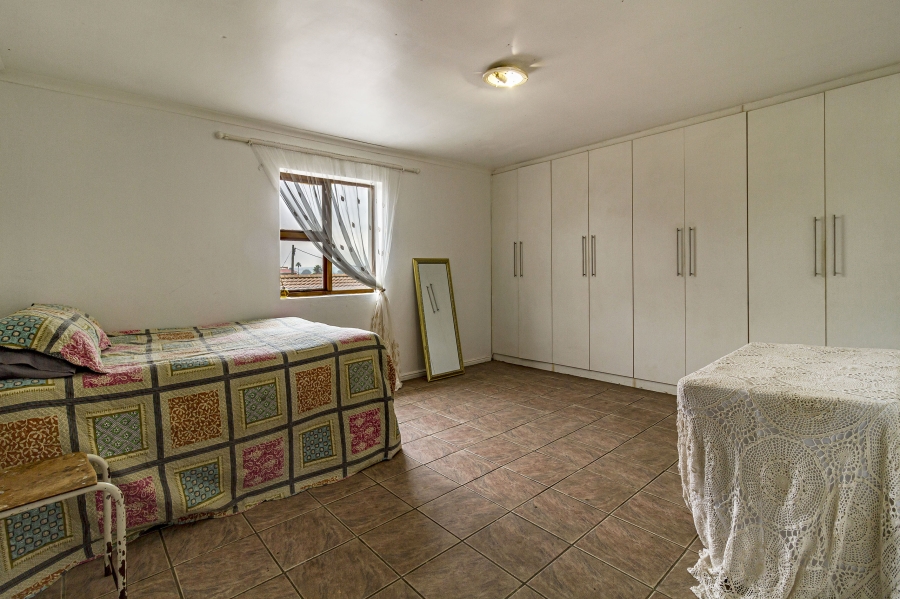 5 Bedroom Property for Sale in Bell Glen Western Cape